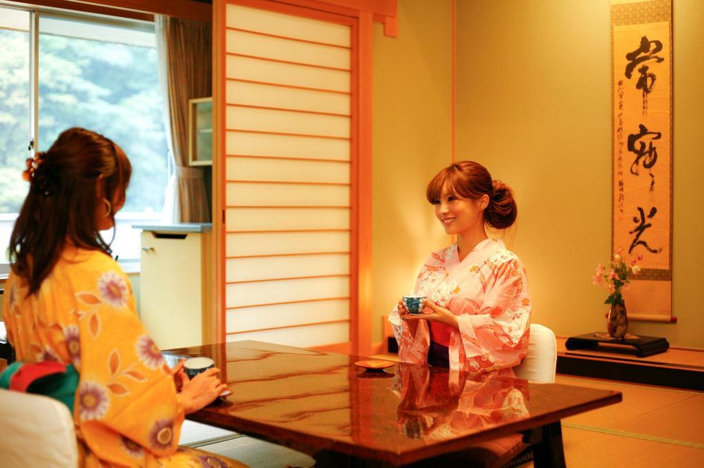 Hotel Kikunoyu Maniwa Exterior photo